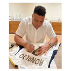 Ronaldo de Lima signeert Real Madrid voetbalshirt