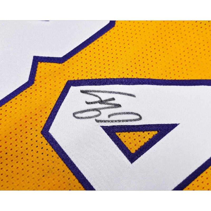 Detail van de handtekening van Shaquille O'Neal op het Los Angeles Lakers basketbalshirt