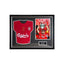 Deluxe ingelijst Liverpool 2005 Champions League voetbalshirt gesigneerd door Steven Gerrard met actiefoto en naamplaatje.