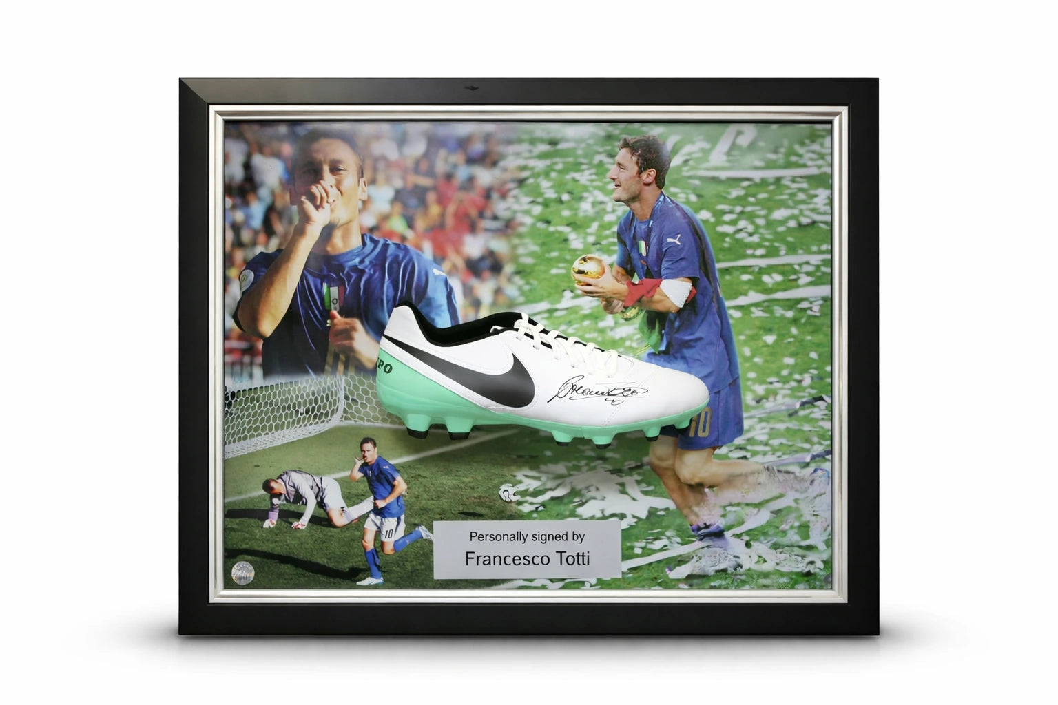 Gesigneerde voetbalschoen professioneel ingelijst in koepeldisplay