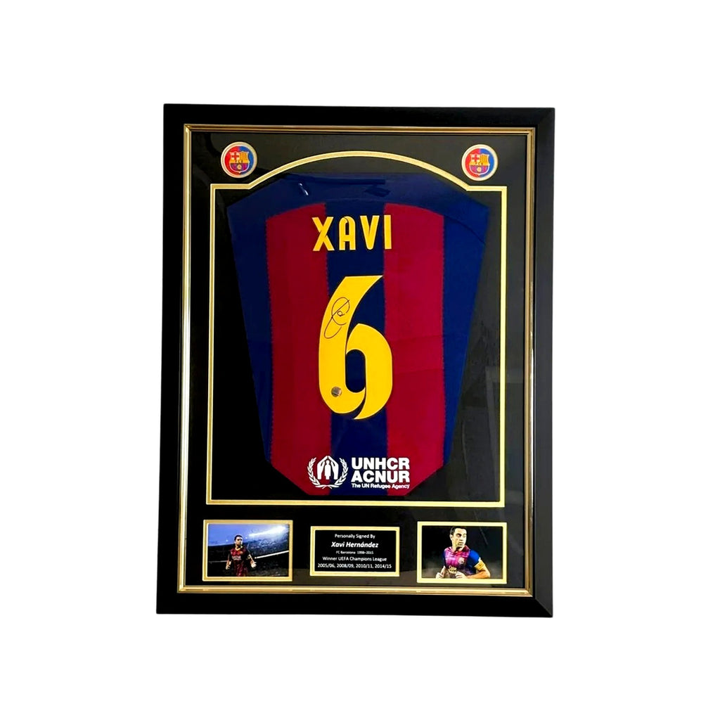 Luxe ingelijst gesigneerd FC Barcelona shirt van Xavi Hernández met nummer 6.